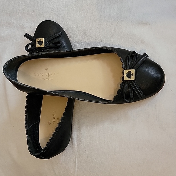 Iconic, Classic Kate Spade flats - Picture 1 of 9